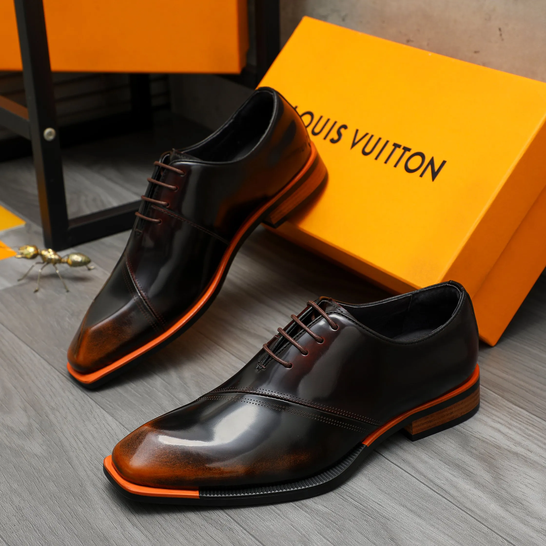 Men's shoes 💰580 Product trademark: LV "Louis Vuitton" business lace-up formal leather shoes Regular size: 37-46 Product material: Selected color rubbed cowhide upper, pigskin lining, rubber outsole